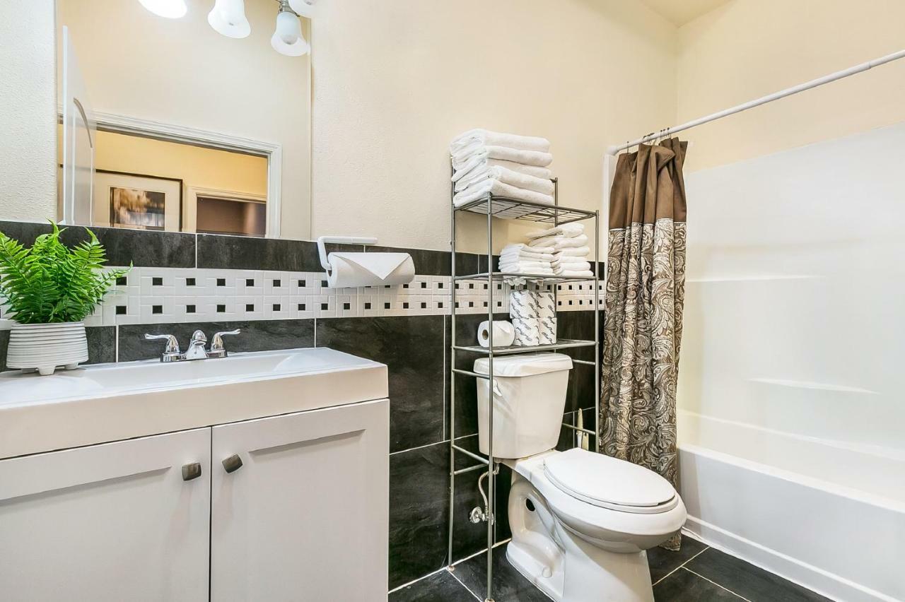 Spacious 3BR/2.5BATH Condo in Great location Nueva Orleans Exterior foto